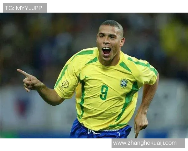 马丁内斯的传奇之路：从球场新星到世界足球巨星的成长历程